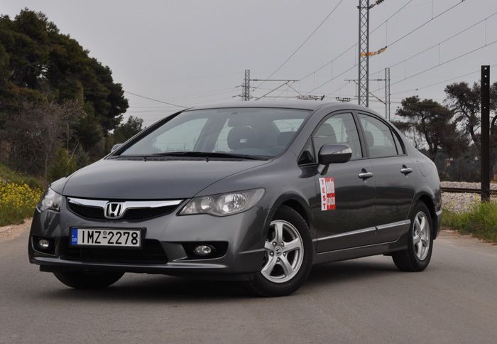 Το Civic ήταν το πρώτο υβριδικό μοντέλο της Honda στην ελληνική αγορά. Παρουσιάστηκε το 2006 και ανανεώθηκε το 2009.